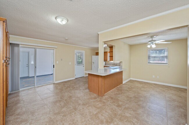 Building Photo - Updated 3 Bedroom in Great Location!