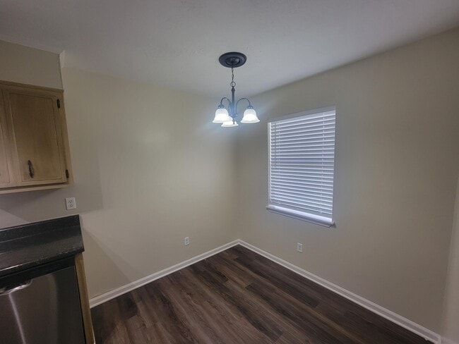 Building Photo - 2640 Teakwood Dr