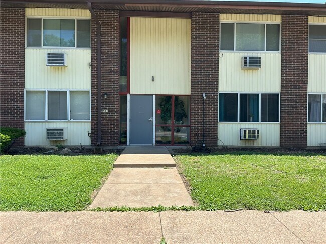 Building Photo - 7571 Hazelcrest Dr