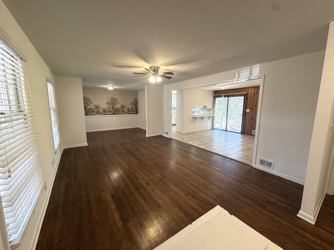 Building Photo - 5br home off S. Milledge For Rent