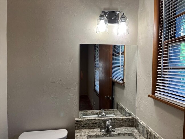 Building Photo - 1603 Franklin Dr