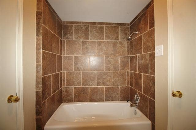 Building Photo - 313 Woodhaven Dr