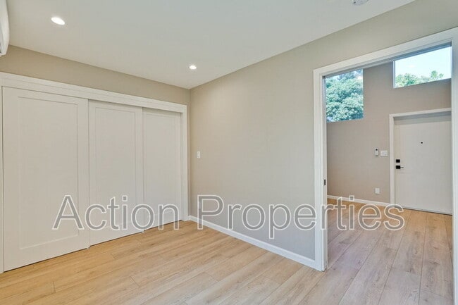 Building Photo - 370 Camille Ct