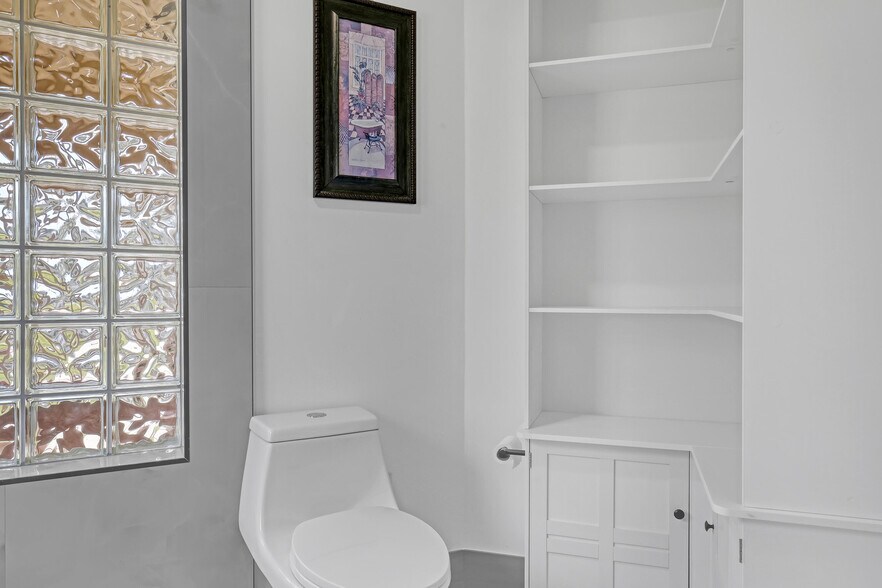 Building Photo - 6817 Barnwell Dr