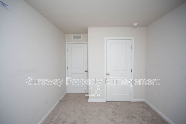 Building Photo - 55 Elliot Ln