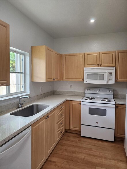 Building Photo - 11392 NW 34th Pl