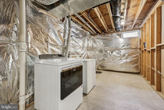 Building Photo - 2880 Myrtlewood Dr