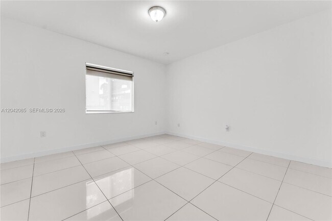 Building Photo - 1029 SW 11th Ave