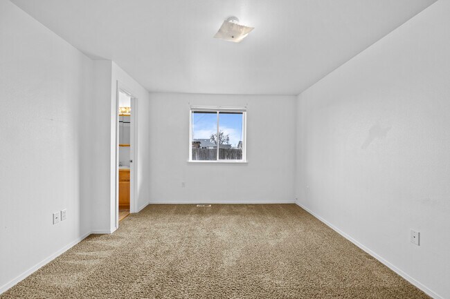 Building Photo - 905 E Ball Ct