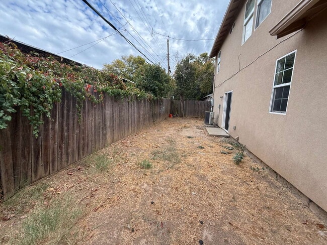 Building Photo - Spacious 4 Bedroom 2 Bath Home Nestled in ...