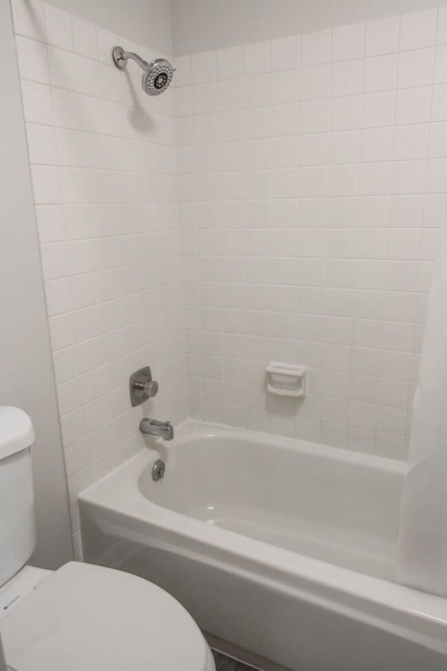 Building Photo - Remodeled Redding Condo!