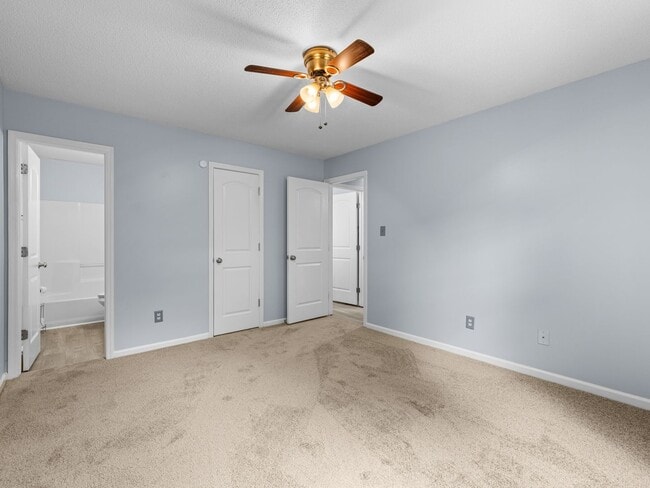 Building Photo - Beautiful 4 Bedroom Home with Bonus Room and Fenced Yard