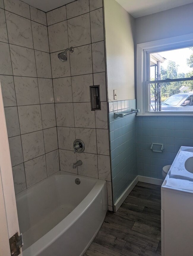 Building Photo - 4 Bed & 2 Bath House (EHA APPROVED)