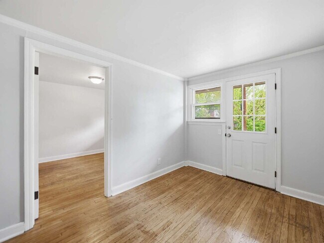 Building Photo - Completely renovated 1-bedroom, 1-bath apartment with LVP flooring with off-street parking