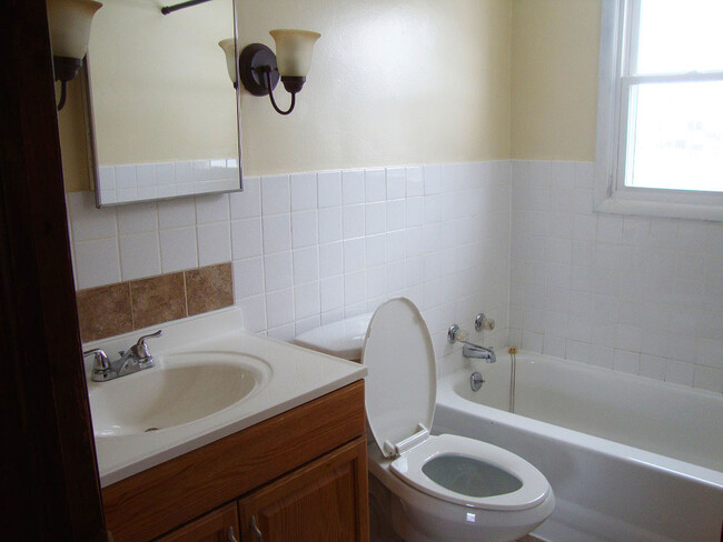 Bathroom tub and shower. - 712 Charlotte Ave