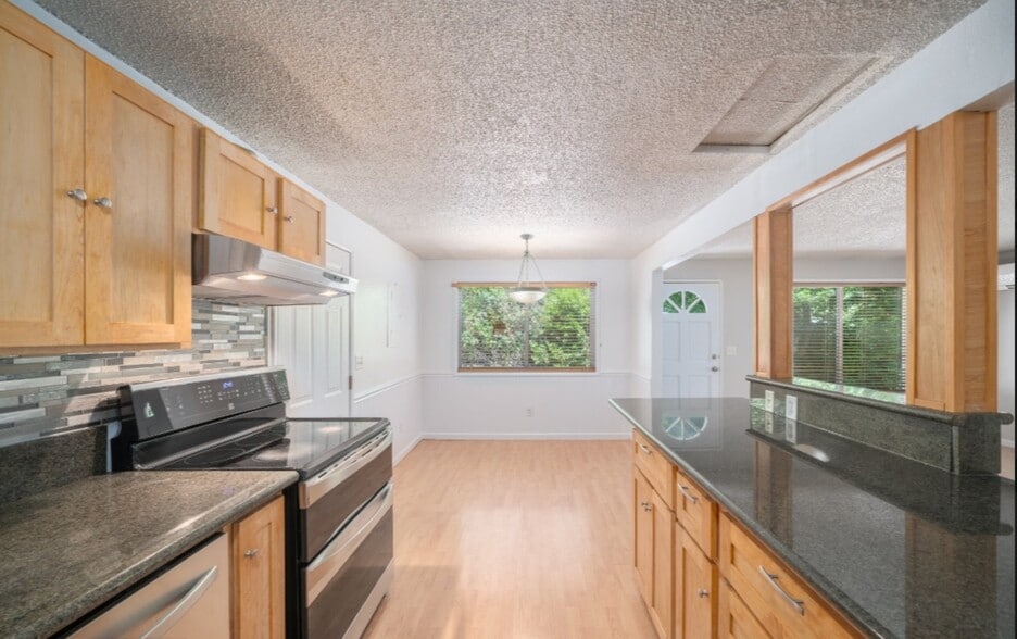 Building Photo - 9207 SW 26th Ave