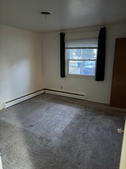 Building Photo - 19 Eton Ct