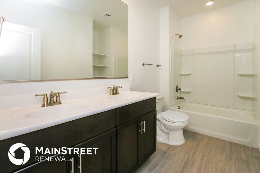 Building Photo - 4386 Greenleaf Dr