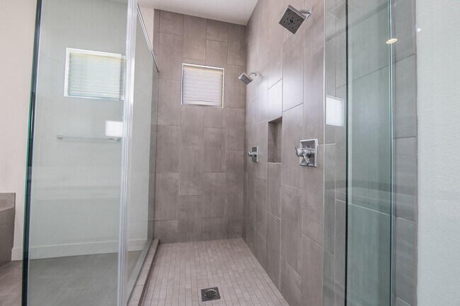 Building Photo - Luxury Living in Inspirada’s Gated Escala Community!