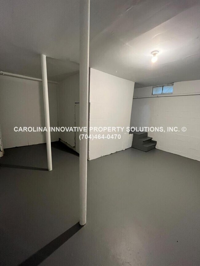 Building Photo - 2830 Phillips Ave