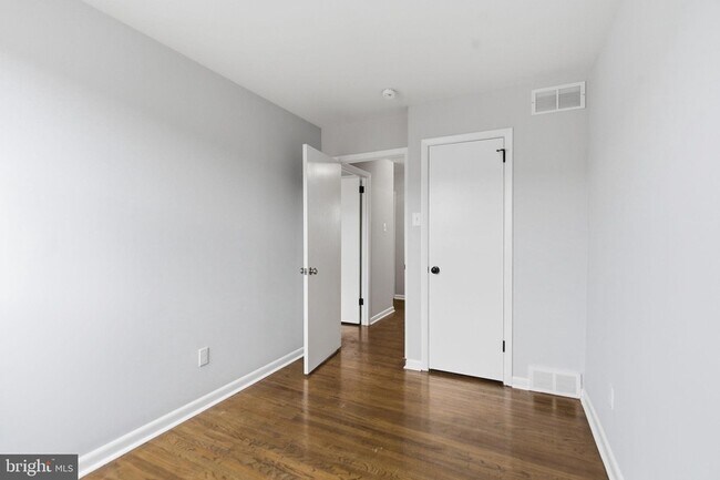 Building Photo - 2816 Woodbridge Rd