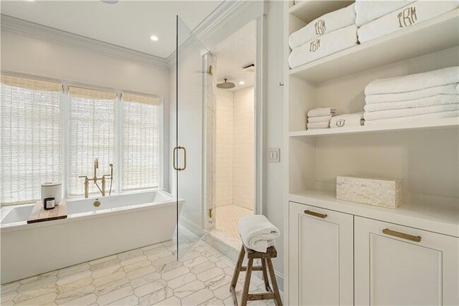 Building Photo - 3612 Castlegate Dr NW