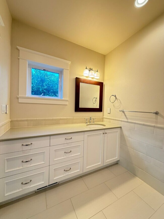 Building Photo - Gorgeous Custom Home In the Uplands Neighborhood. 4bd plus office. 2944sf.