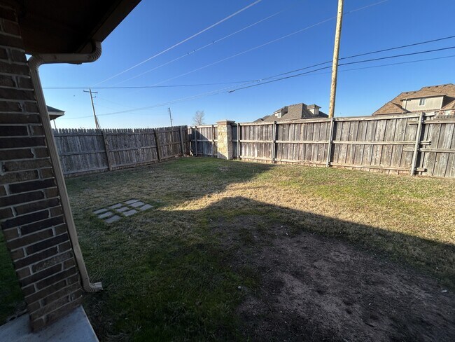 Building Photo - 2407 SW Edinburough Dr