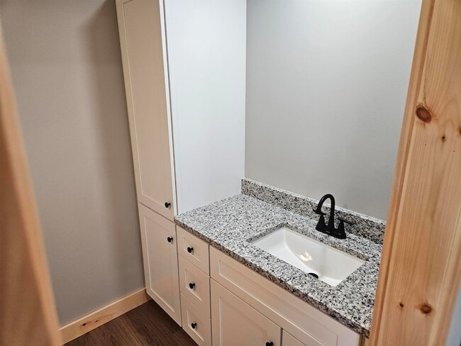 Building Photo - 19 Steele Dr