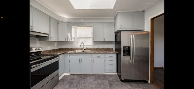 Building Photo - 2538 Indiana St SW