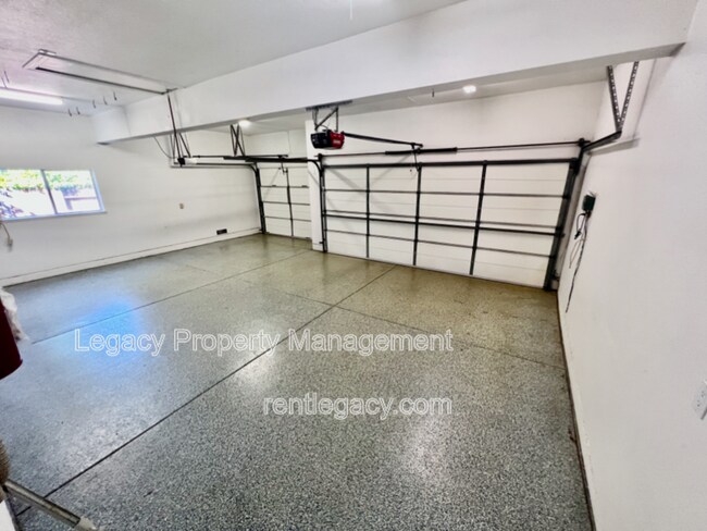 Building Photo - 2552 Cotswold Hill Dr