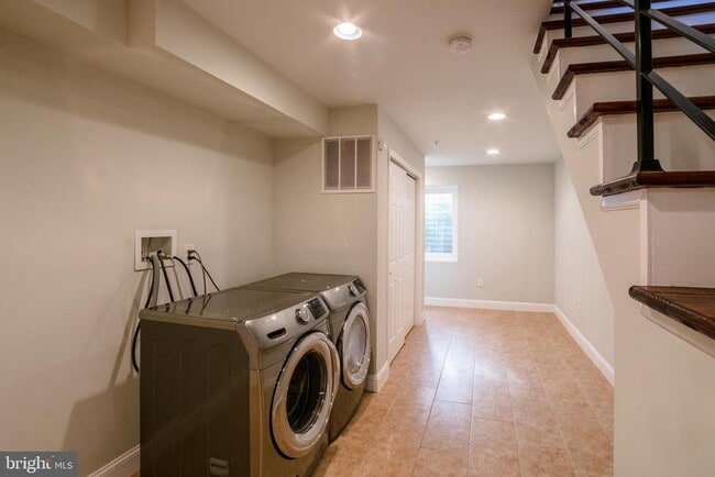 Building Photo - 2340 Greenwich St