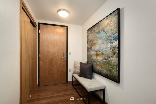 Building Photo - 827 Hiawatha Plz S