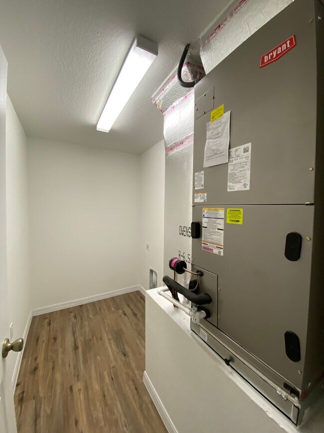 Building Photo - Custom Home - Desirable SW Ocala neighborhood 3/2/2 ** Wont Last**