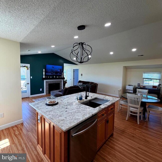 Building Photo - 543 Cedar Hollow Dr