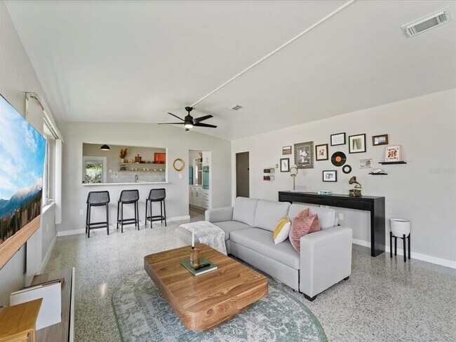 Building Photo - 600 Lakeshore Blvd