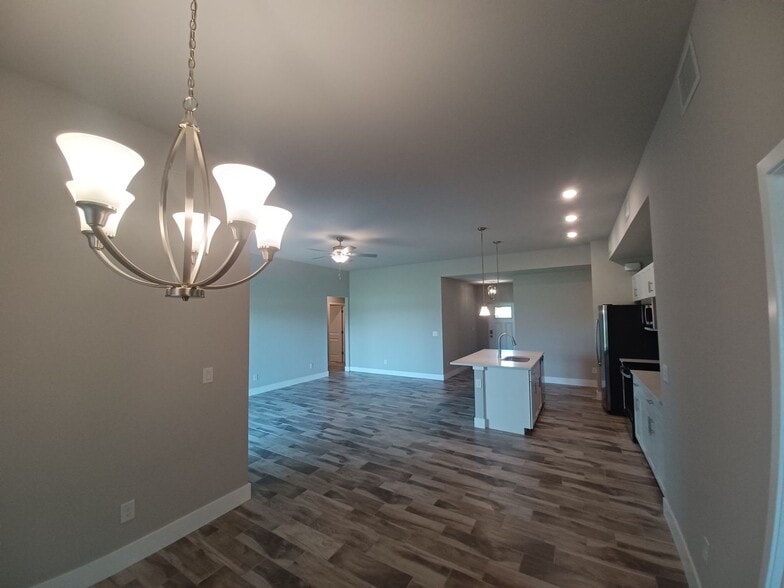 Building Photo - 4/2 Single Family Home