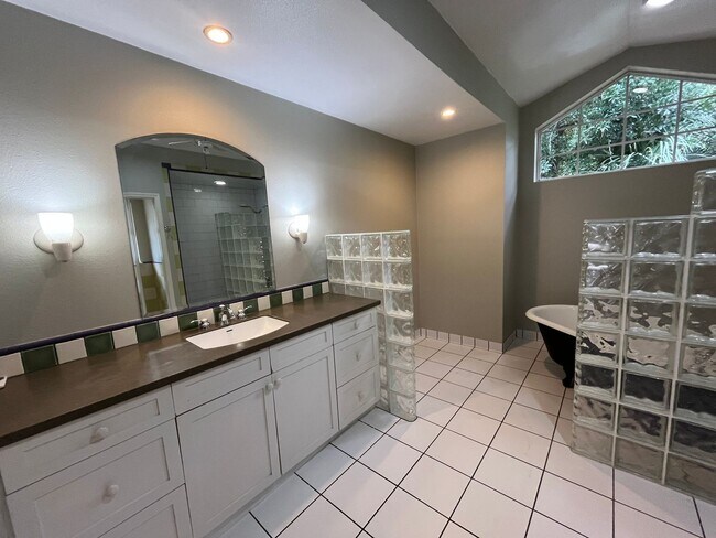 Building Photo - 3801 Donna Lynn Ln