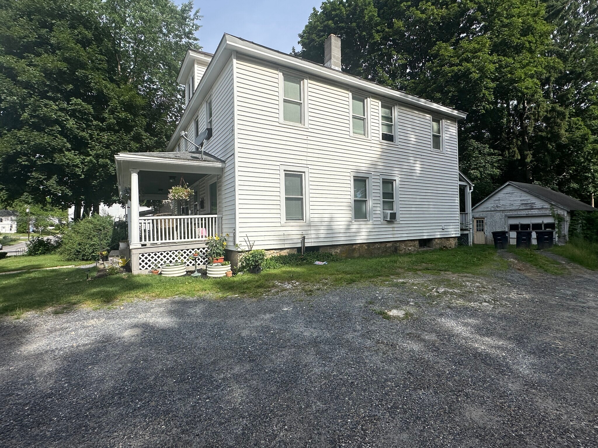 Building Photo - 223 Elm St