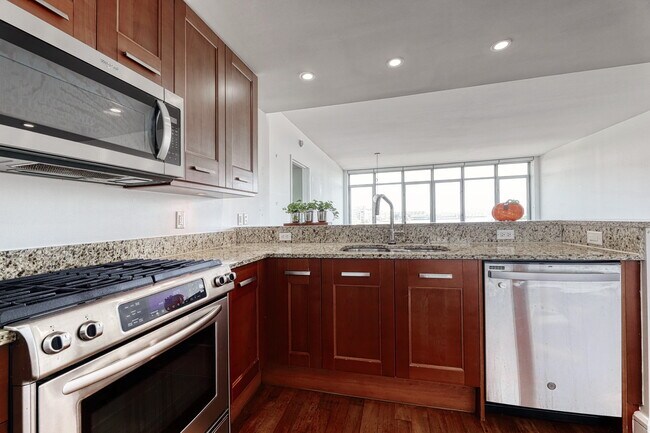 Building Photo - 8100 River Rd