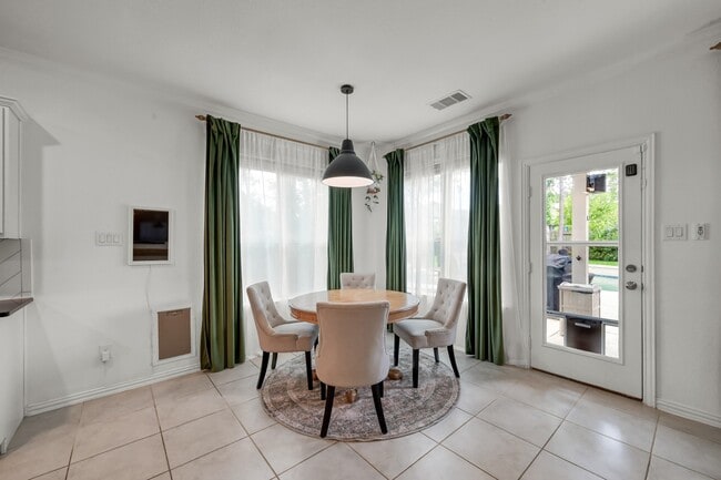 Building Photo - 508 Loft Ct
