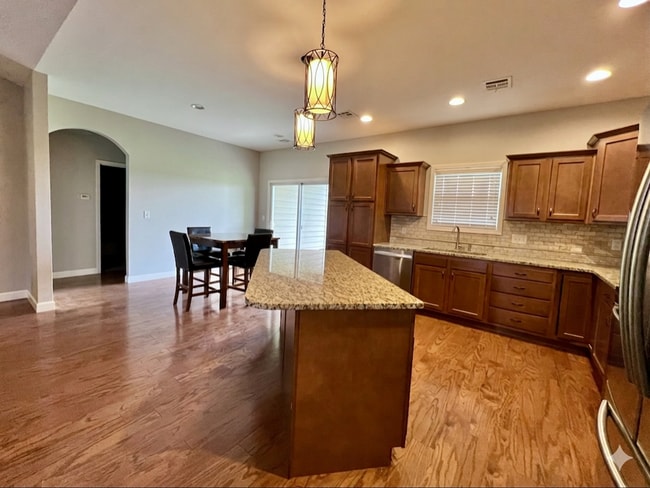 Building Photo - Executive Style Home in Grand Mere