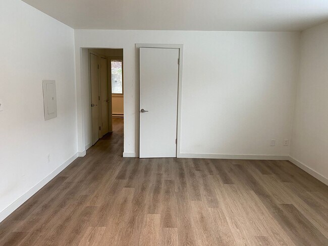 Interior Photo - Val Anne