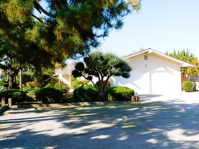 Building Photo - 9214 E Belmont Ave