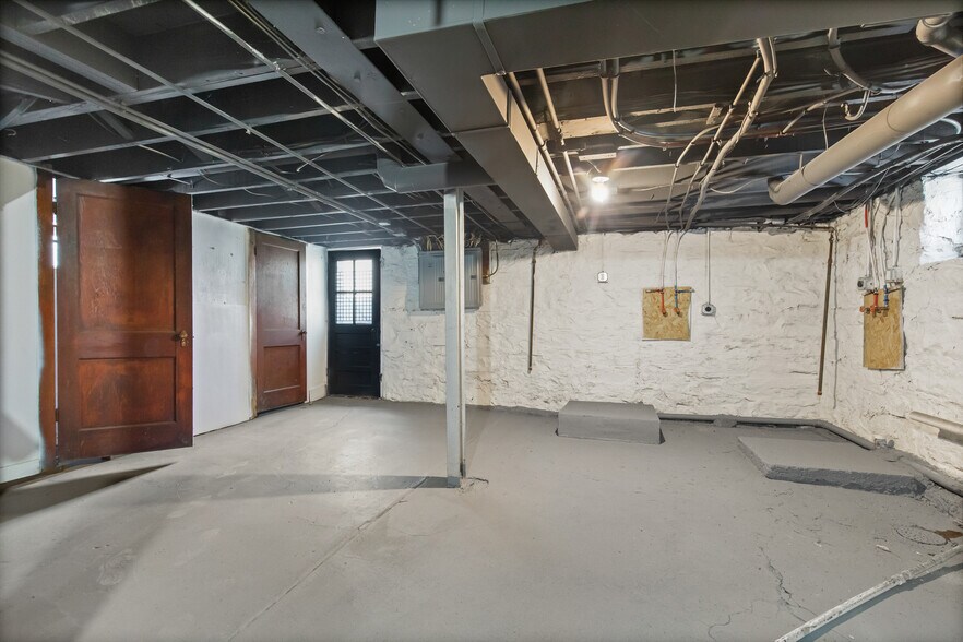 Building Photo - 2049 Alfred Ave