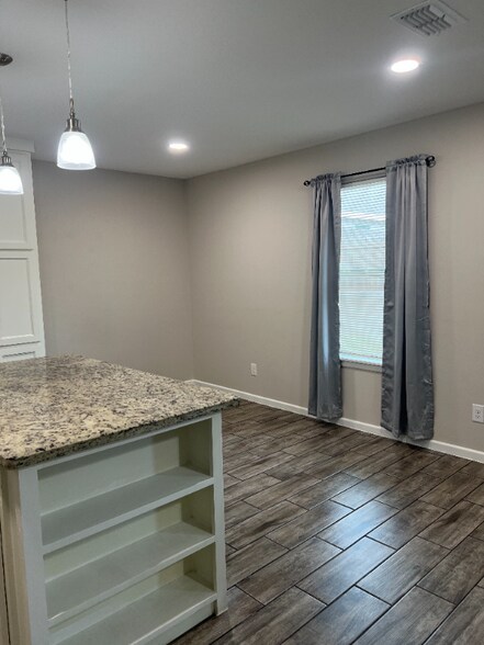 Building Photo - 1309 Alta Vista Dr