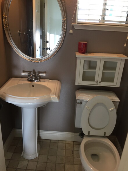 Half Bath (1st floor) - 7106 Pelican St