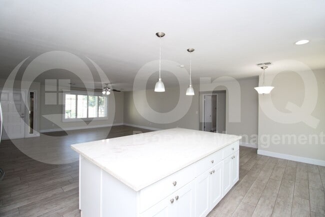 Building Photo - 1338 E Redfield Rd