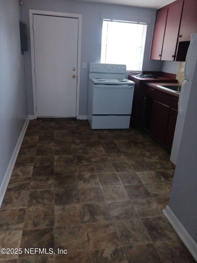 Building Photo - 1145 W 25th St