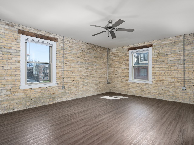 2 Bed + Den / 1 Bath - 1,500 SF- Living Room - Albion